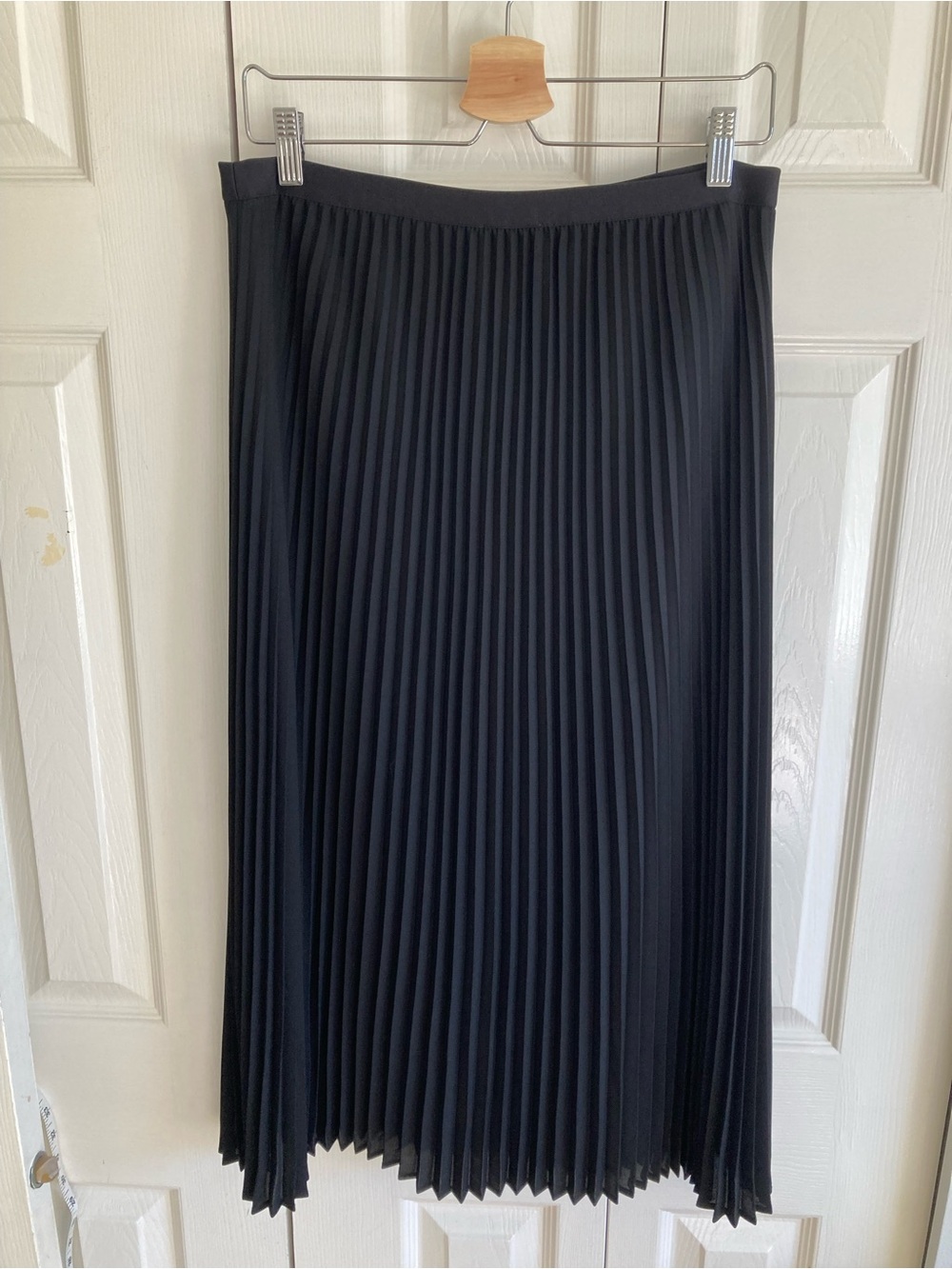 Aritzia Babaton Jude Pleated Midi Skirt Black Size Large